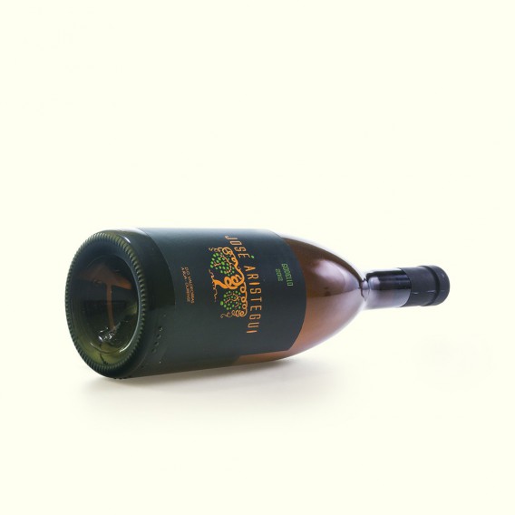 Vino blanco, autor José Aristegui, uva de godello del valle del Sil y denominación de origen de Valdeorras.