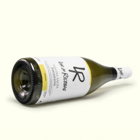Godello Lar de Ricobao es un vino de la Ribeira Sacra, donde mejor se expresa el Godello: honesto y limpio, fresco y agradable.