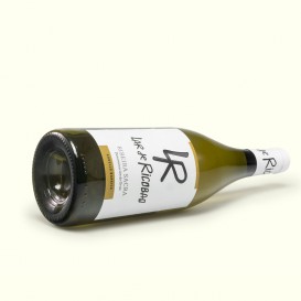 Godello Barrica Lar de Ricobao es un vino de la Ribeira Sacra, donde mejor se expresa el Godello. Más aún si madura en barrica.